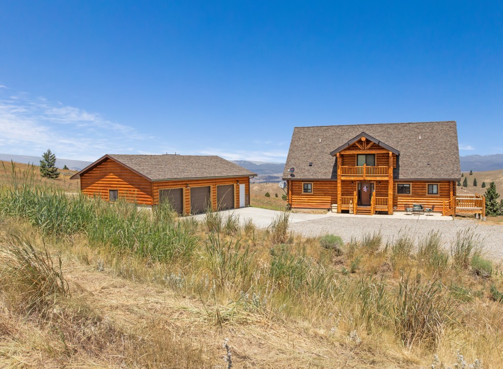 Impressive Log Home in Butte, Montana