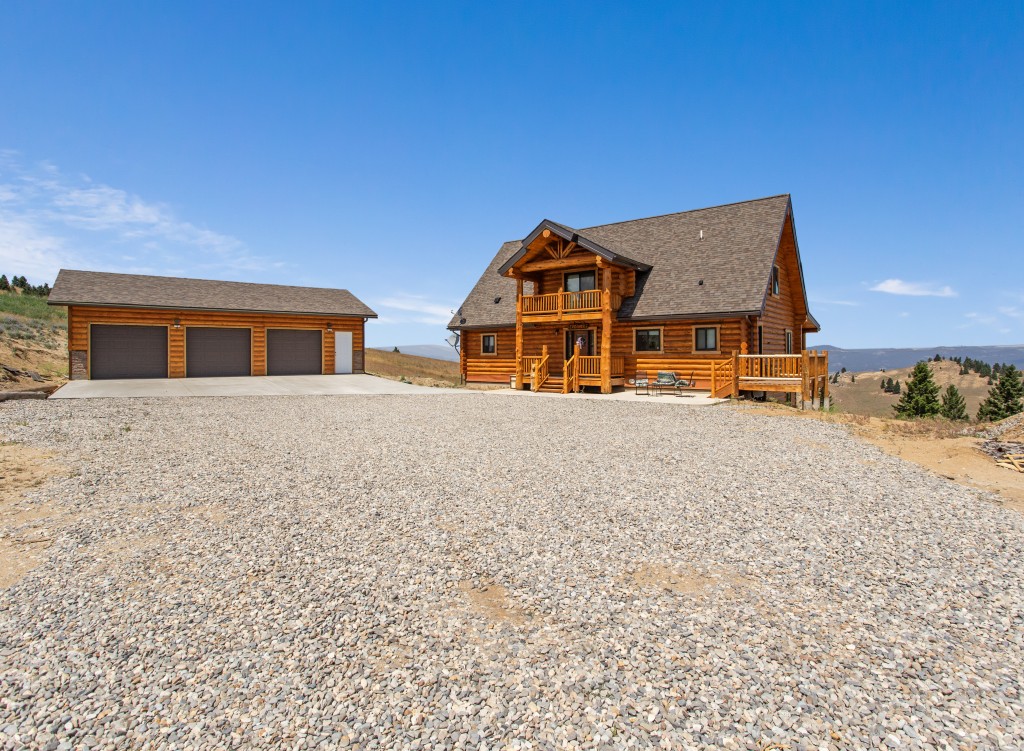 Impressive Log Home in Butte, Montana