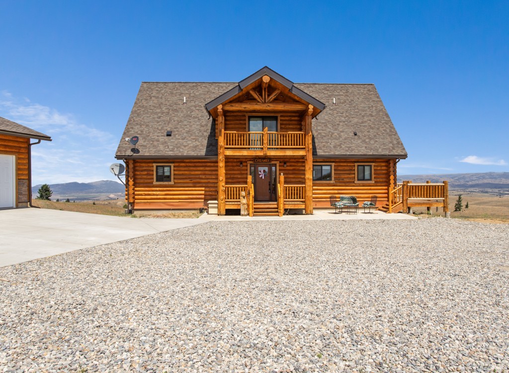 Impressive Log Home in Butte, Montana