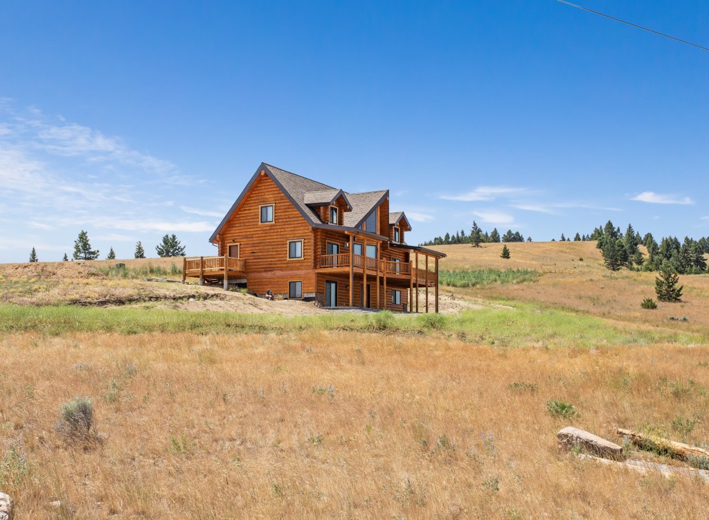 Impressive Log Home in Butte, Montana