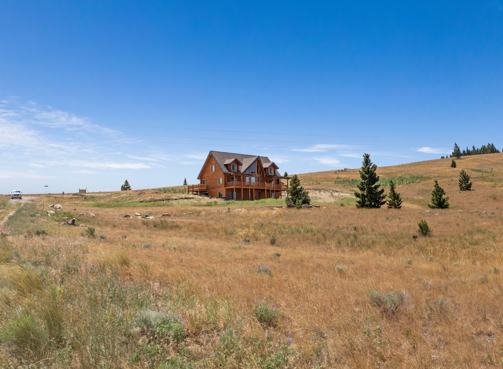 Impressive Log Home in Butte, Montana