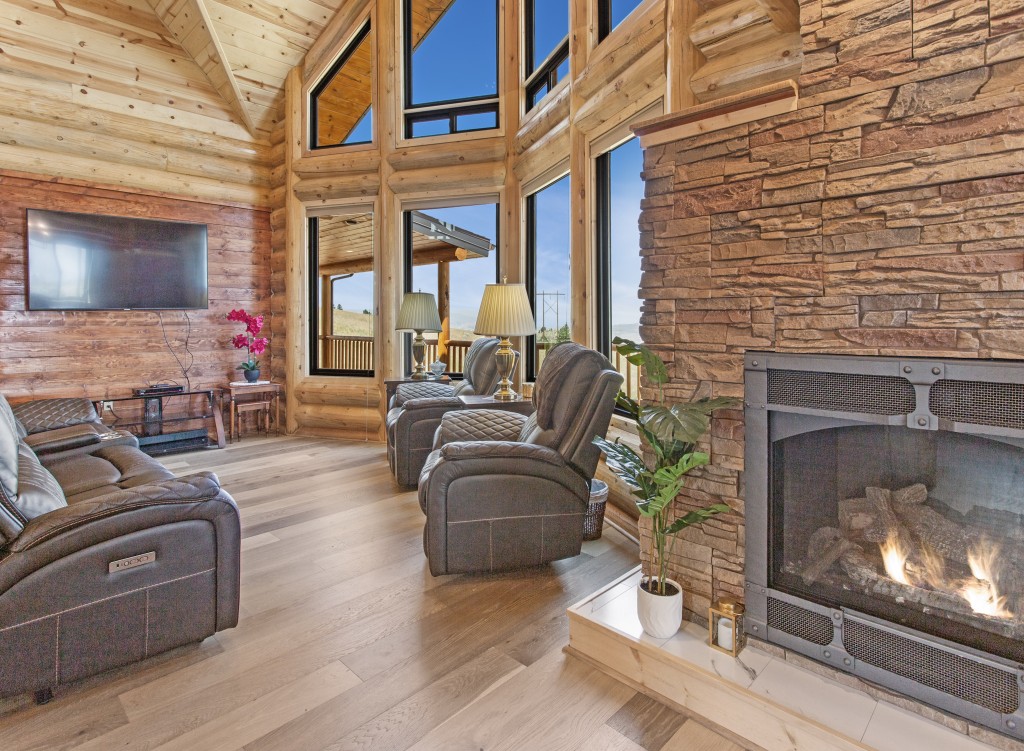 Impressive Log Home in Butte, Montana