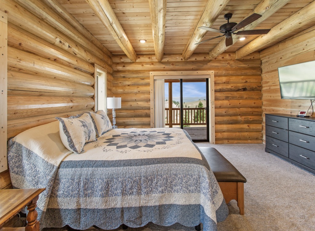 Impressive Log Home in Butte, Montana
