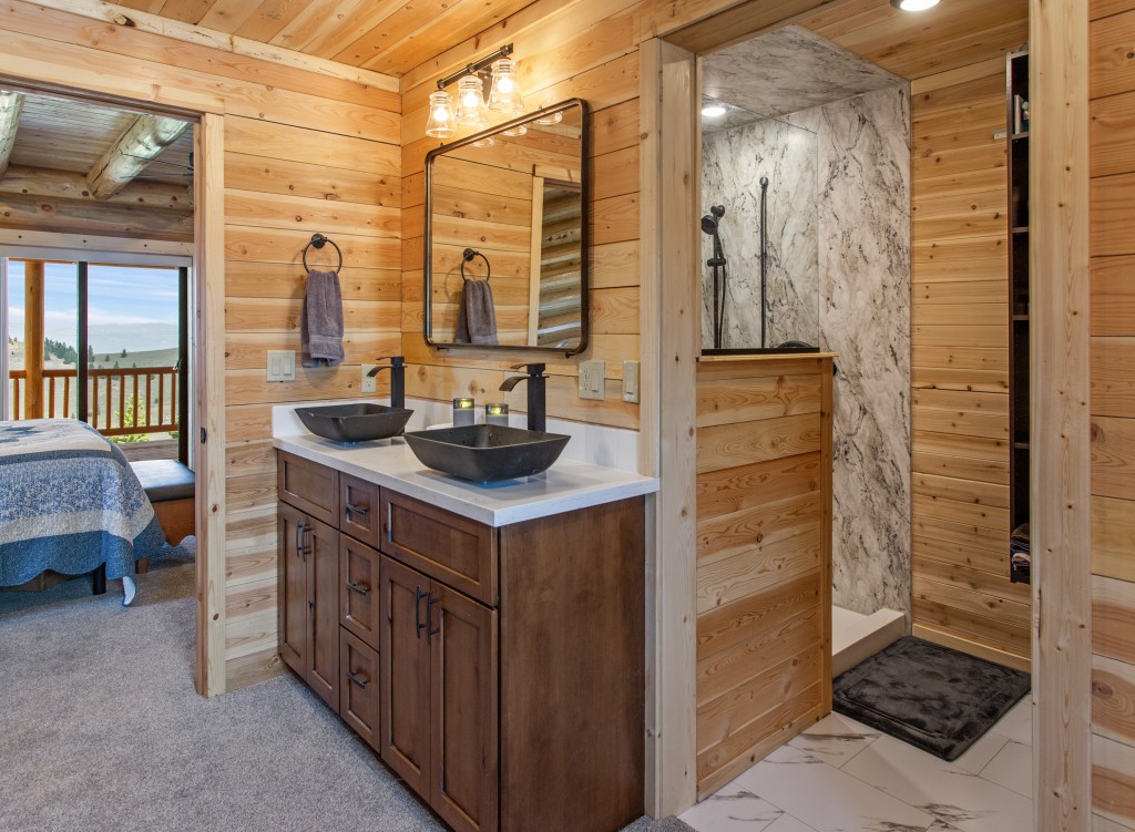 Impressive Log Home in Butte, Montana