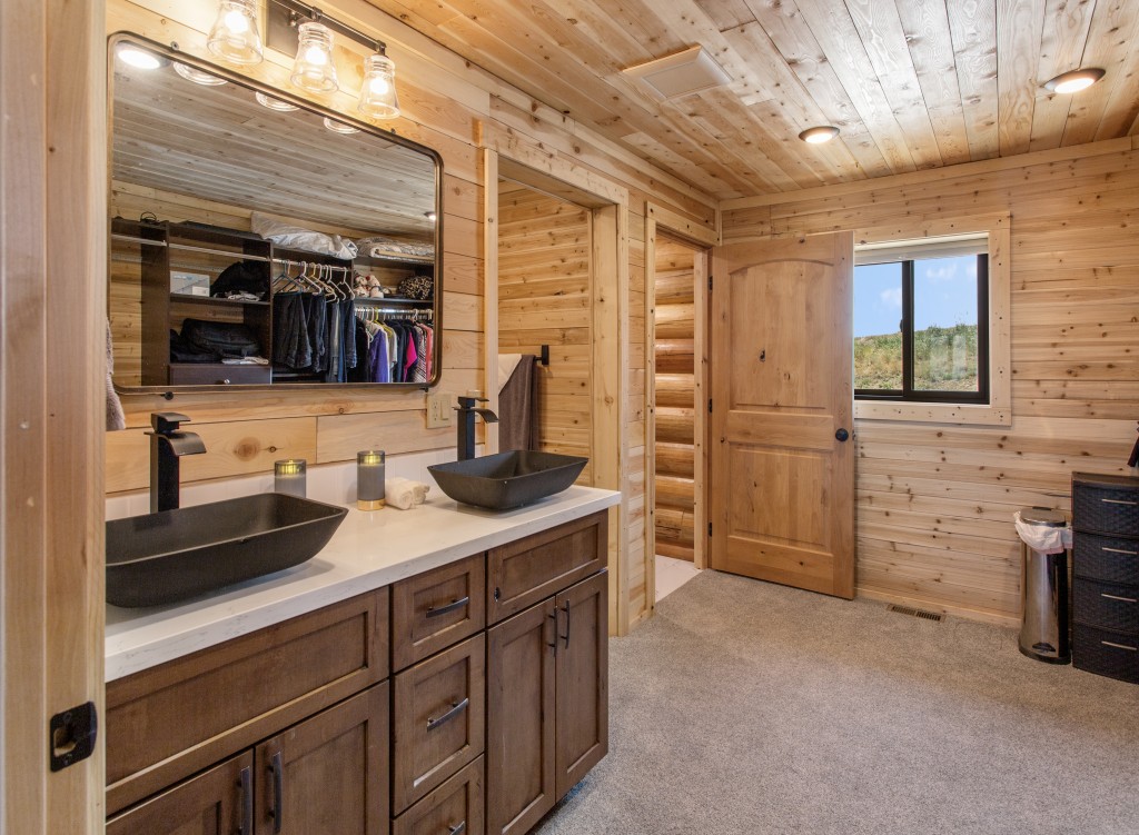 Impressive Log Home in Butte, Montana