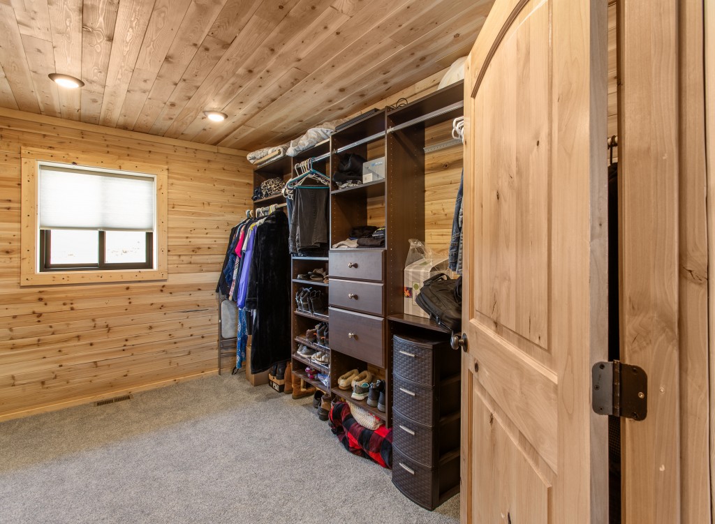 Impressive Log Home in Butte, Montana