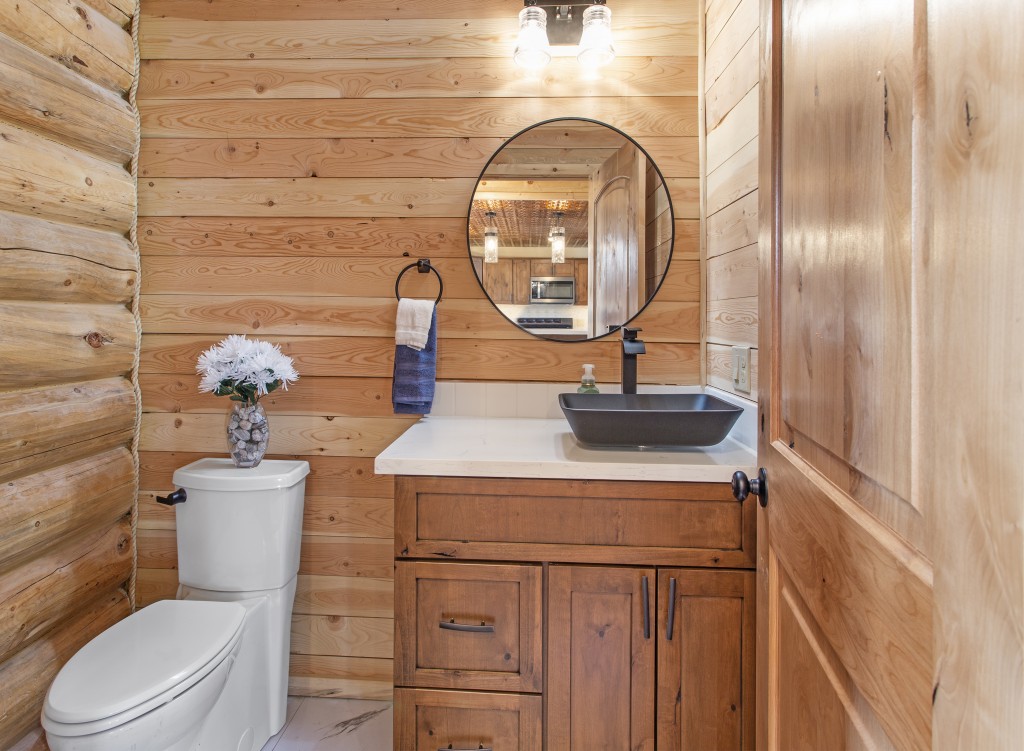 Impressive Log Home in Butte, Montana