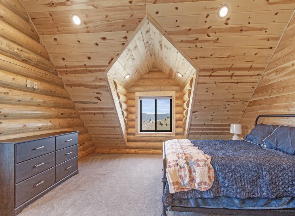 Impressive Log Home in Butte, Montana