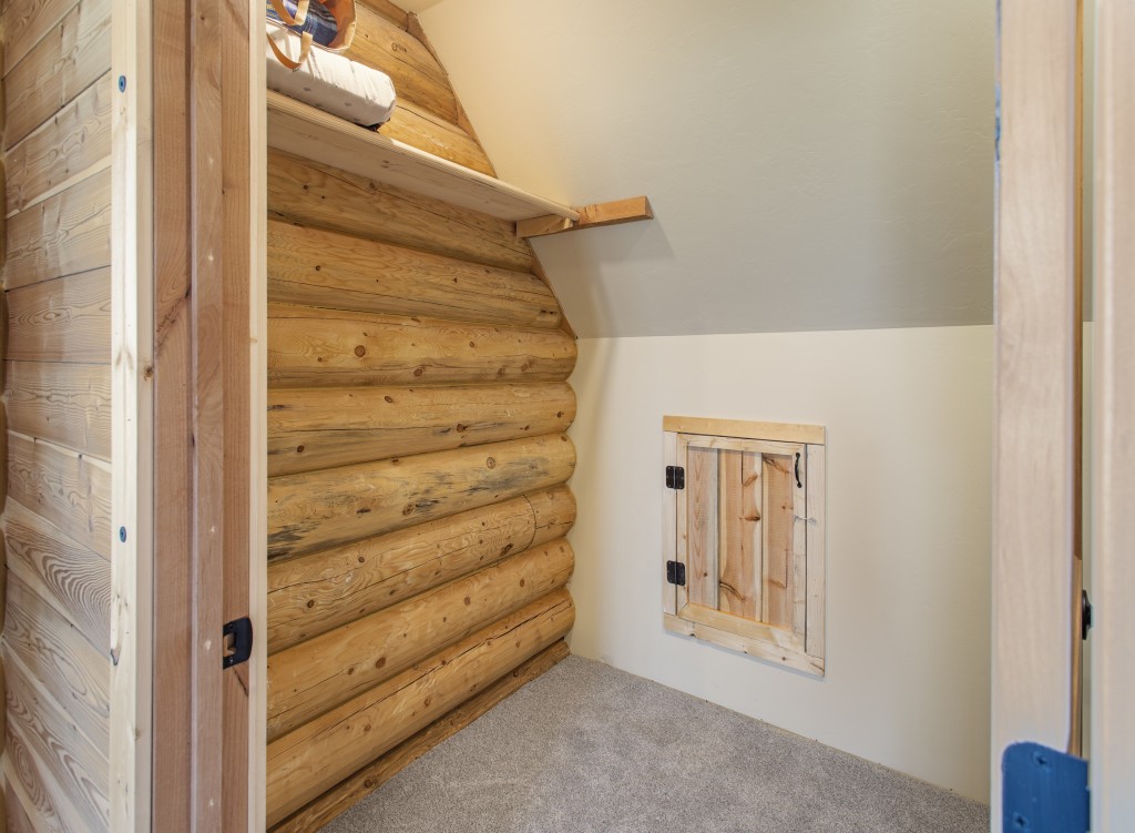 Impressive Log Home in Butte, Montana