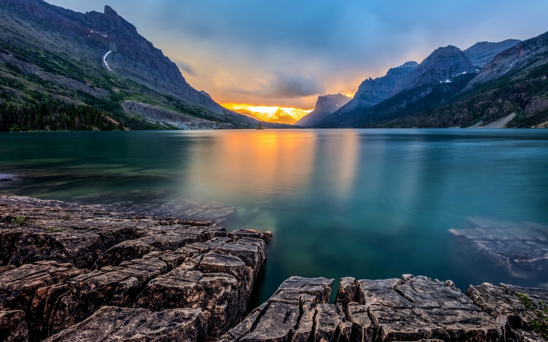 1762192816_7_177188-nature-landscape-lake-sunset-Saint_Mary_Lake-Montana-mountain-USA-reflection-calm-rock-rock_formation.jpg