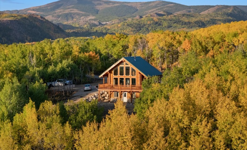 Turnkey Off-Grid Mountain Retreat