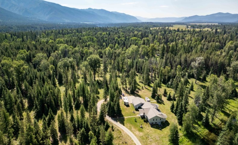 Beautiful Home, Acreage and Guest Cabin