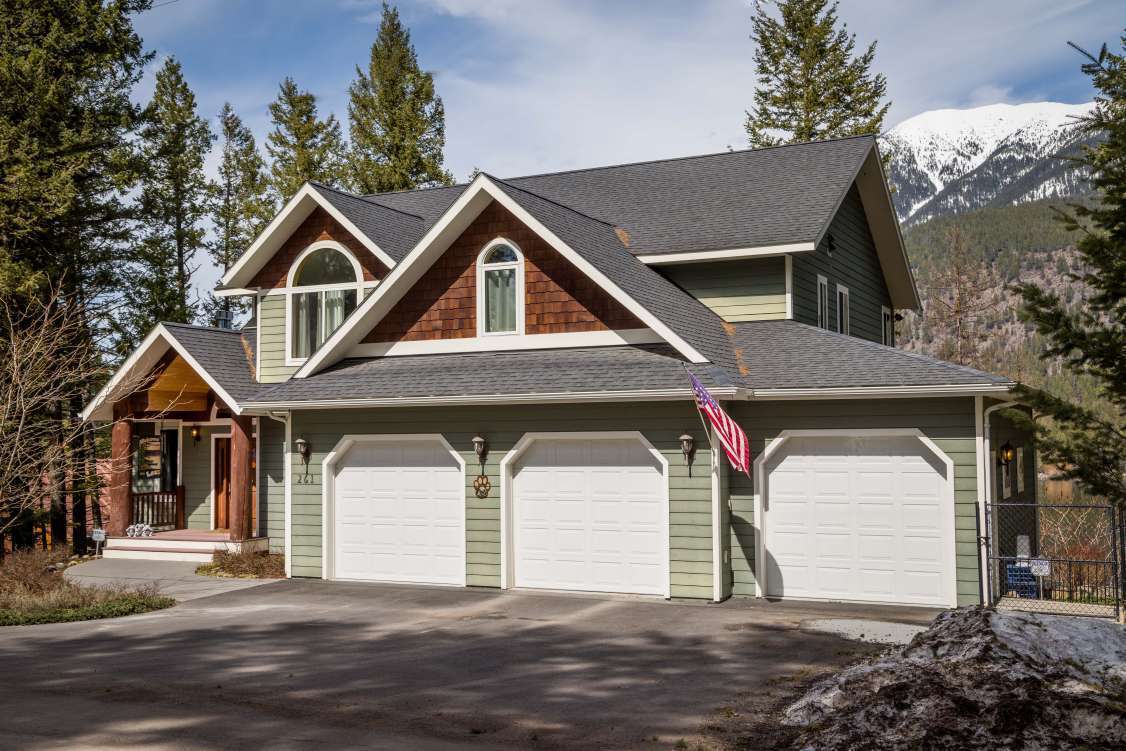listing-5b49024b02109-LuxuryLakefrontLiving1.jpg