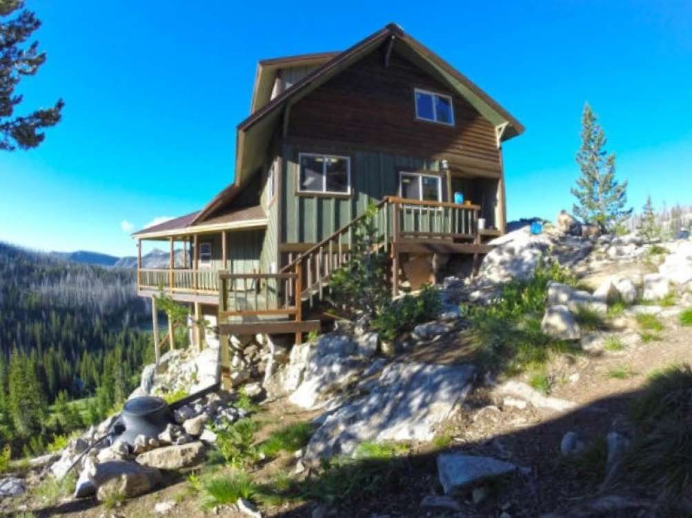 listing-5ebf103d0b7f0-20180618230535321992000000-oCustom.jpg