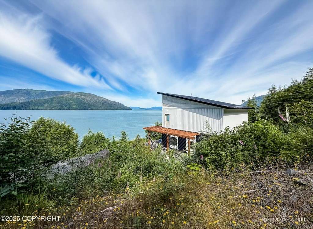 listing-6886e13029c6f-Mile7ZimoviaHighway1.jpg