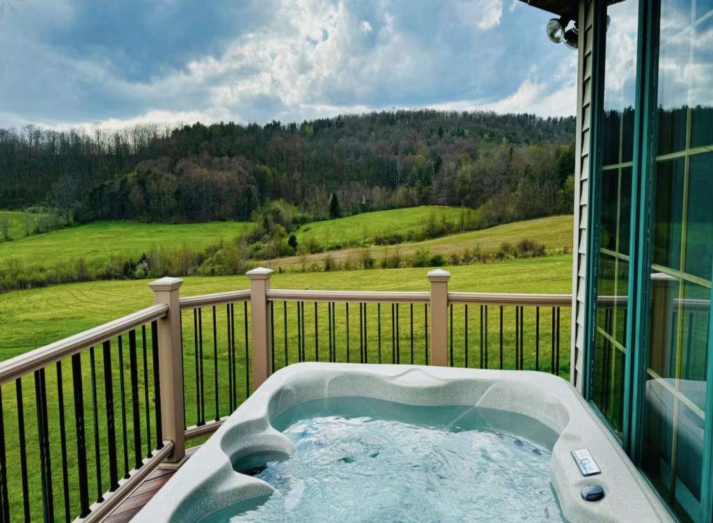 listing-693afd490e3ec-Viewfromhottub.JPEG