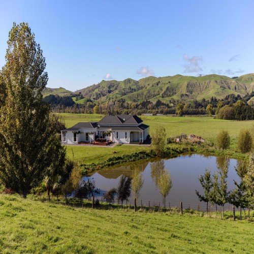 New Zealand, Home with AcreageRecreational For Sale