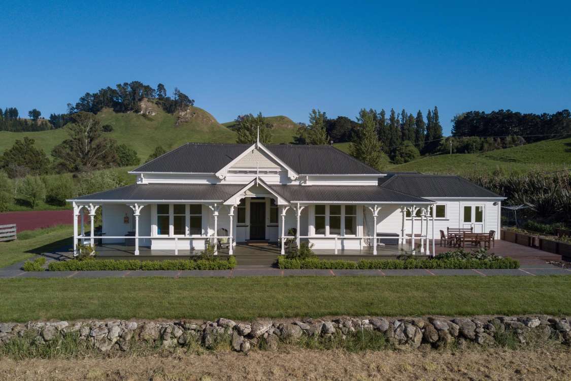 New Zealand, Home with AcreageRecreational For Sale