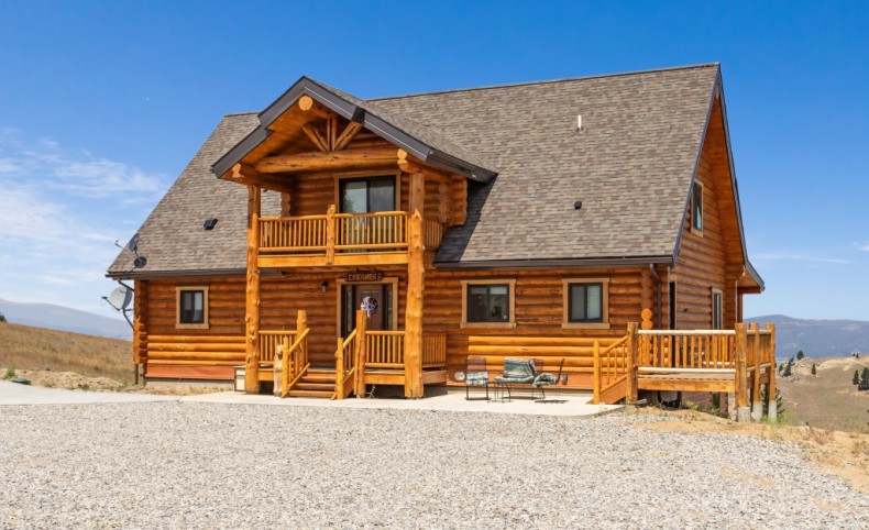 Impressive Log Home in Butte, Montana